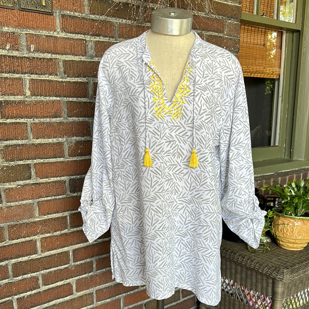 Fresh Produce boho white/gray/yellow embroidery tunic top w/tassels. Size M/L